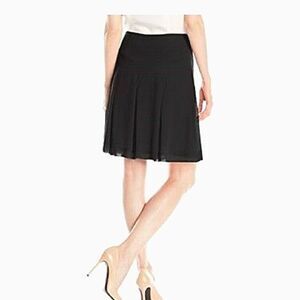 Anne Klein Black Pleated skirt